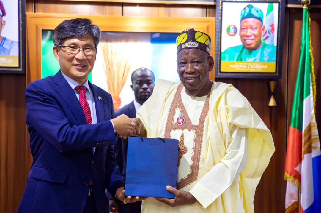 Amb. Kim Paid a courtesy visit to Abdullahi Ganduje, the Chairman of Nigeria's ruling party APC